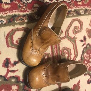 Vintage tan/beige leather slip on CAT’S PAW shoes